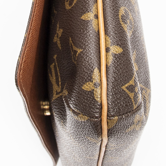 Louis Vuitton Vintage Musette Tango - Picture 8 of 10